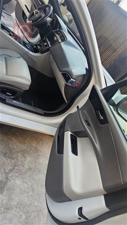 جاكوار XE